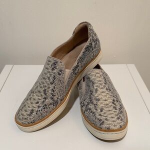 SOUL Naturalizer Women's Kemper Gray Canvas Snakeskin Slip-On Sneakers size 8